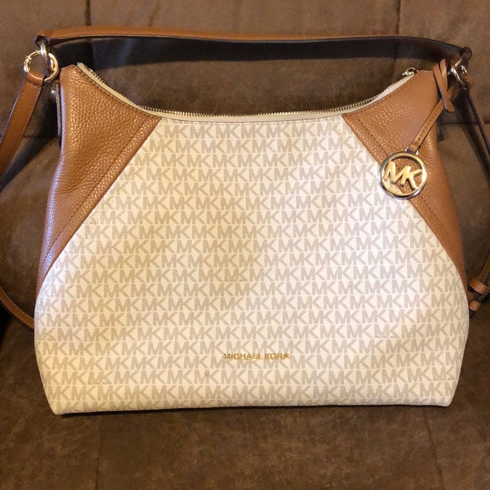 SOLD Michael Kors Aria bag!